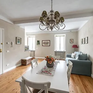 Modern In The Heart Of Lucca! Appartamento